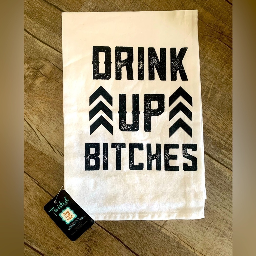 NWT Twisted‎ Wares Hanging Kitchen Towel